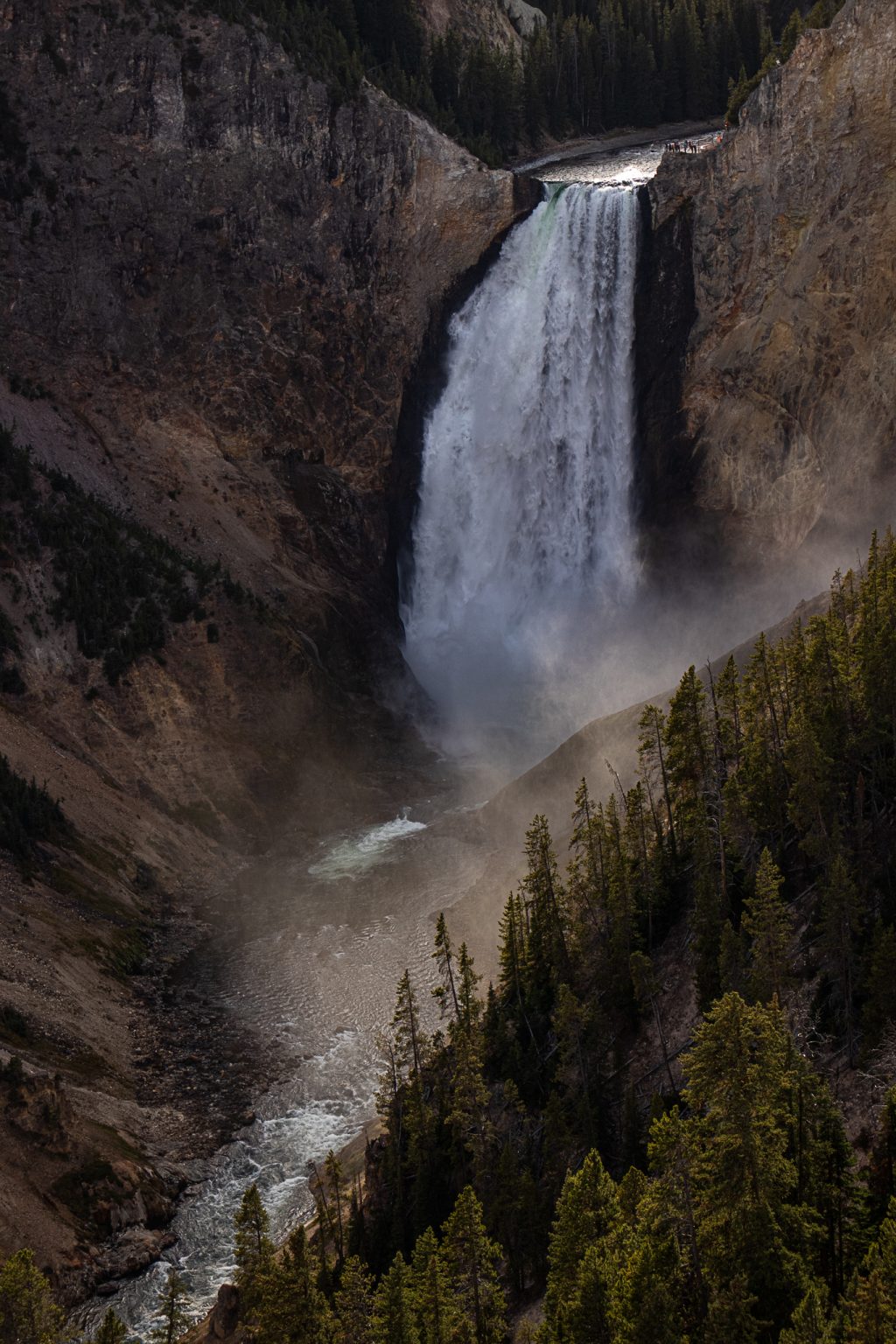 ยป JEWEL OF THE YELLOWSTONE